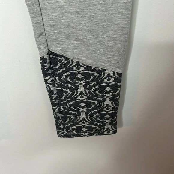 Anthropologie Pure + Good Gray Jacquard Embroidered Leggings - Picture 5 of 6